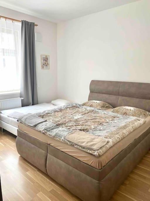 Spacious 2Br Apartment 6Min From Prague Castle! Exterior photo